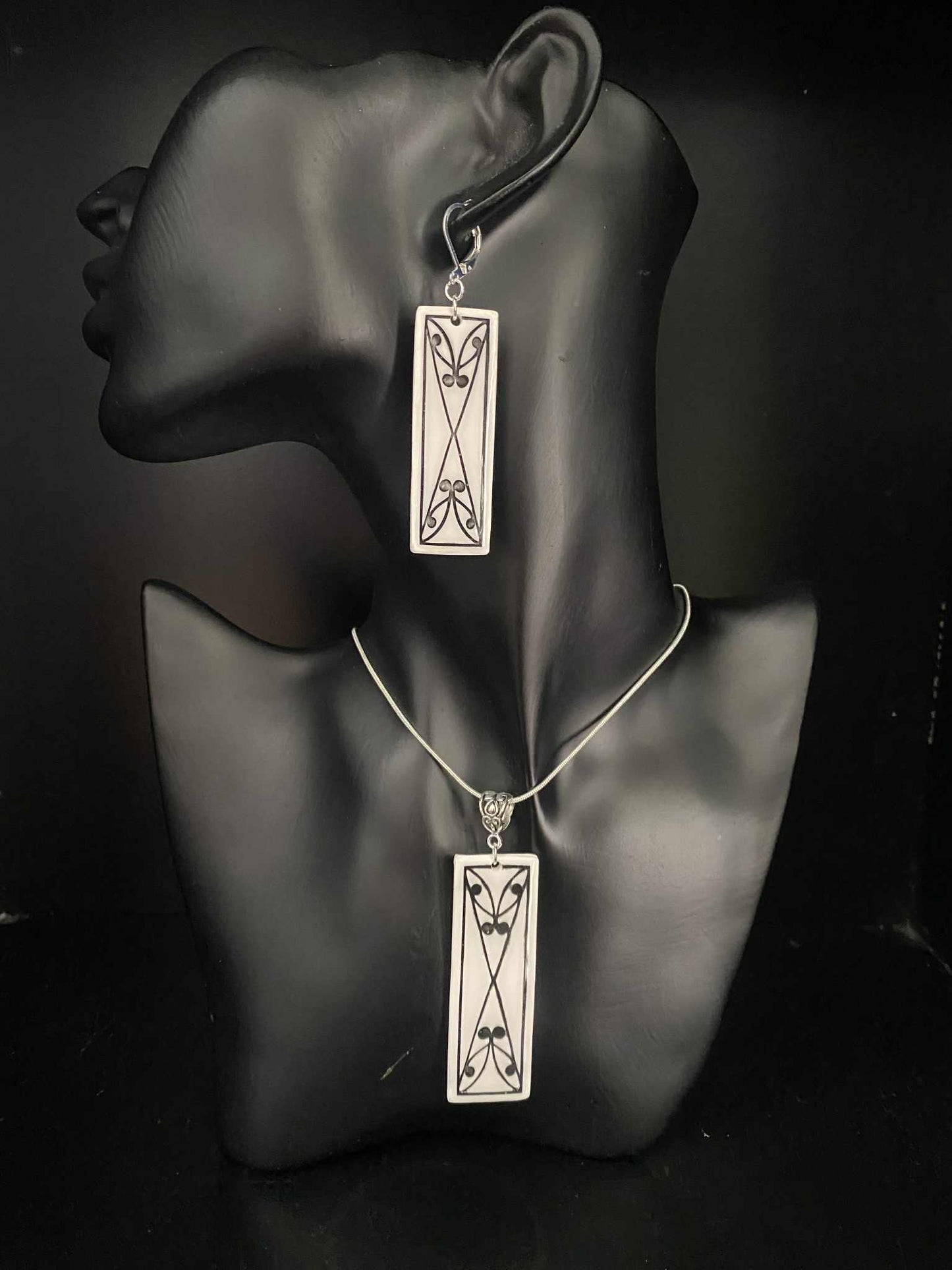 Black & White Framed Maori Inspired Jewellery Set