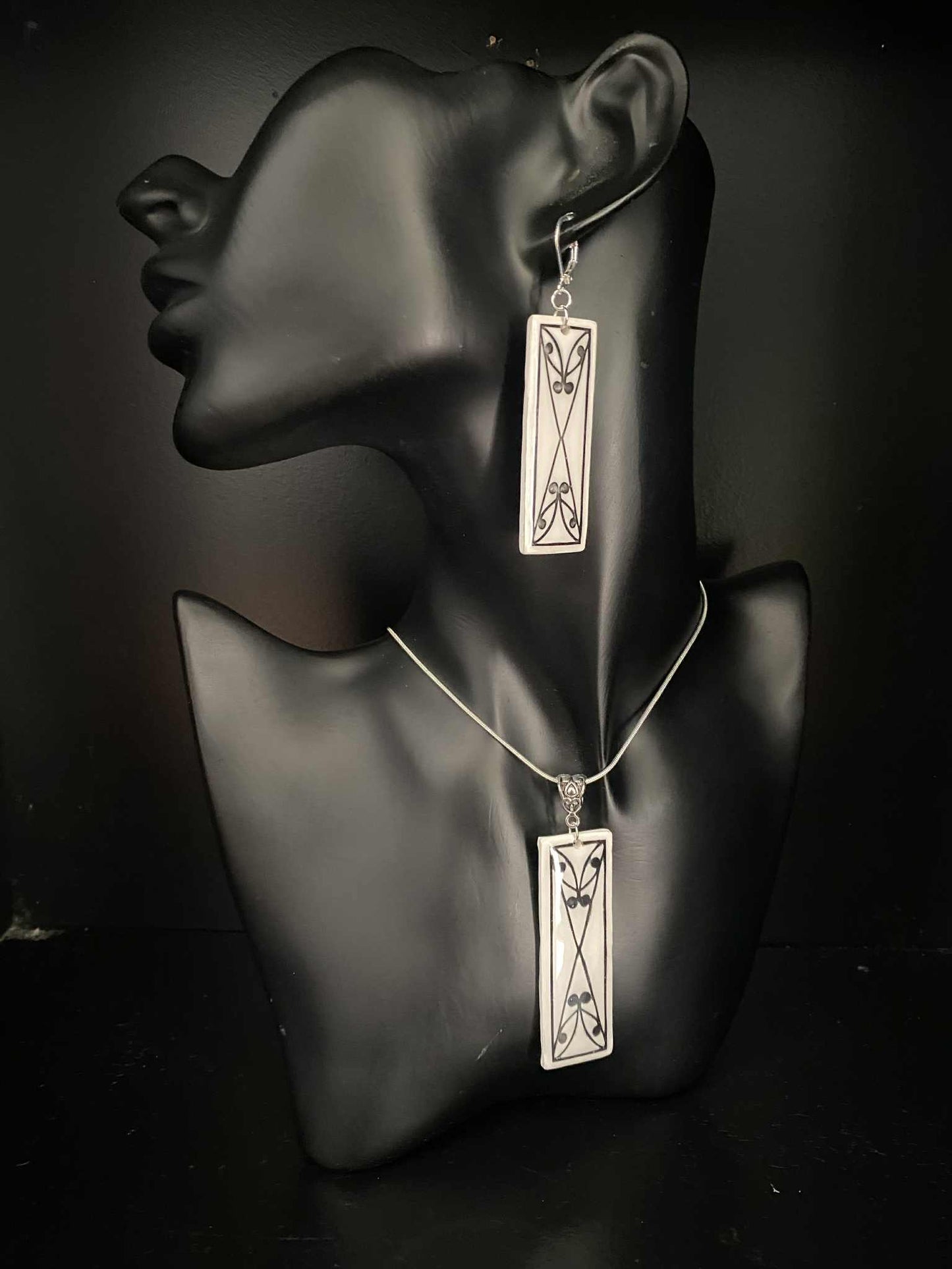 Black & White Framed Maori Inspired Jewellery Set