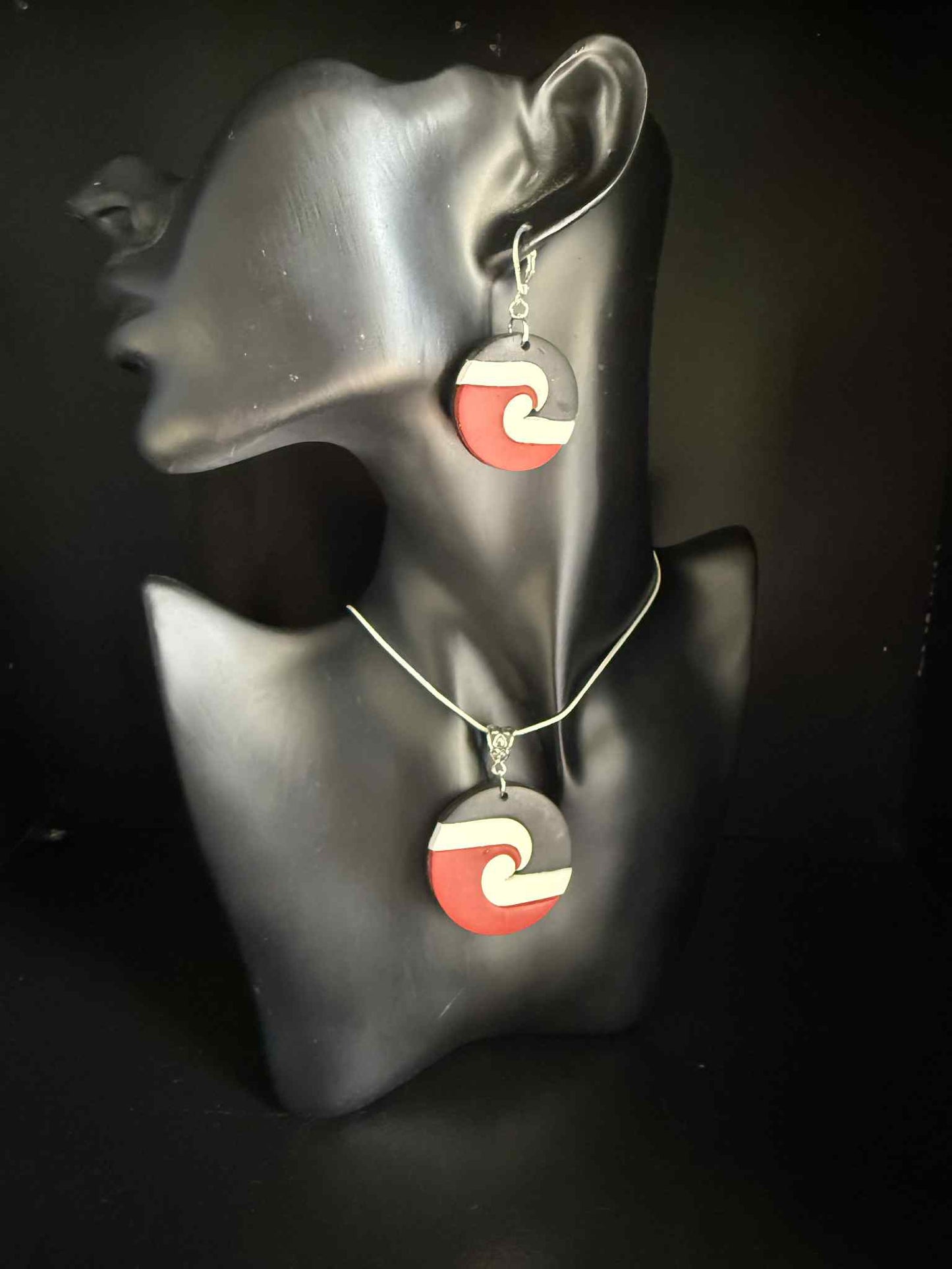 Round Tino Rangatiratanga Flag Jewellery Sets